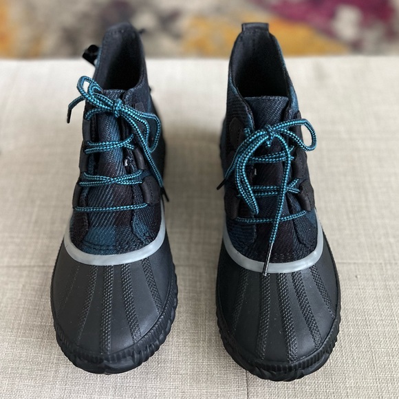 NWT Sorel Women’s Out N About Buffalo Plaid Booties - Picture 2 of 10